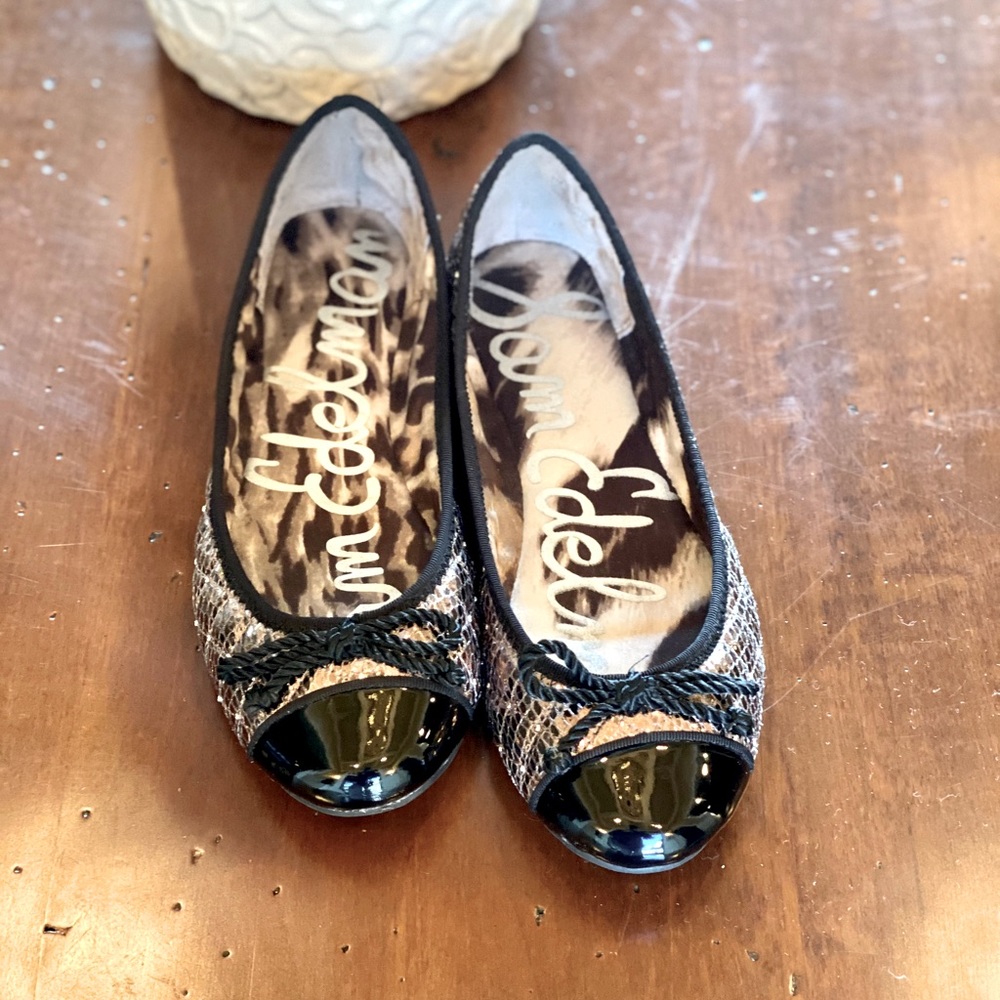 SAM EDELMAN CALPSO FLAT W/ LIGHT GOLD!